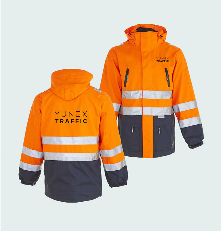 Merchandise für Yunex Traffic: Sicherheitsjacken mit Branding
